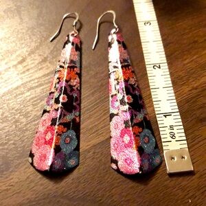 Multi colored floral metallic metal pierced hook dangling drop earrings NWOT